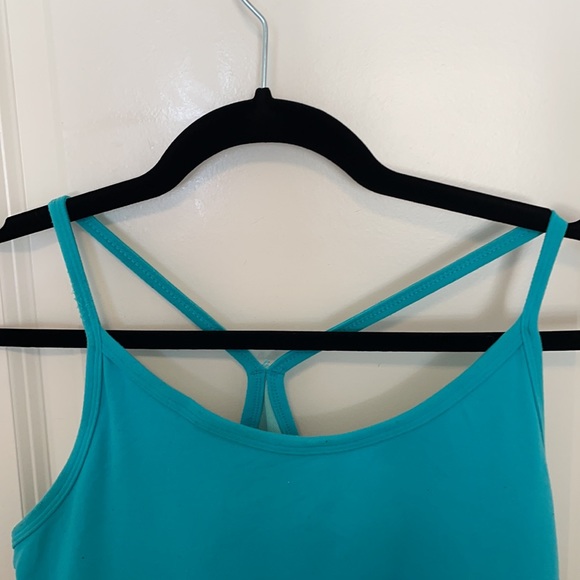 Lululemon workout top with built in bra - Picture 2 of 6